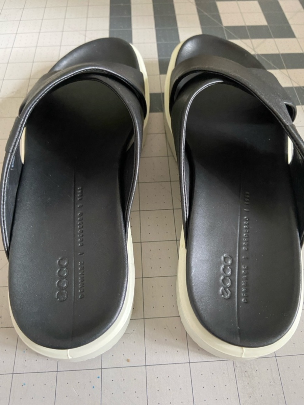 Ecco EU 39 US 9 M Black Leather Slip-On Shoe Slide Sandal - Picture 7 of 10